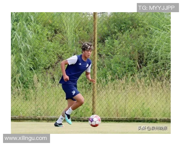 小皮足球:探索青少年足球的乐趣与成长之路 小皮足球:探索青少年足球的乐趣与成长之路