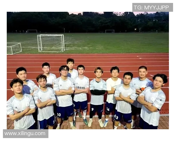 足球男生攻的魅力与挑战如何在赛场上展现青春活力与团队精神 足球男生攻的魅力与挑战如何在赛场上展现青春活力与团队精神