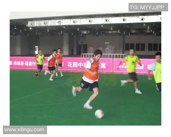 足球麻花的魅力与激情探秘：从场上到场下的精彩瞬间与故事